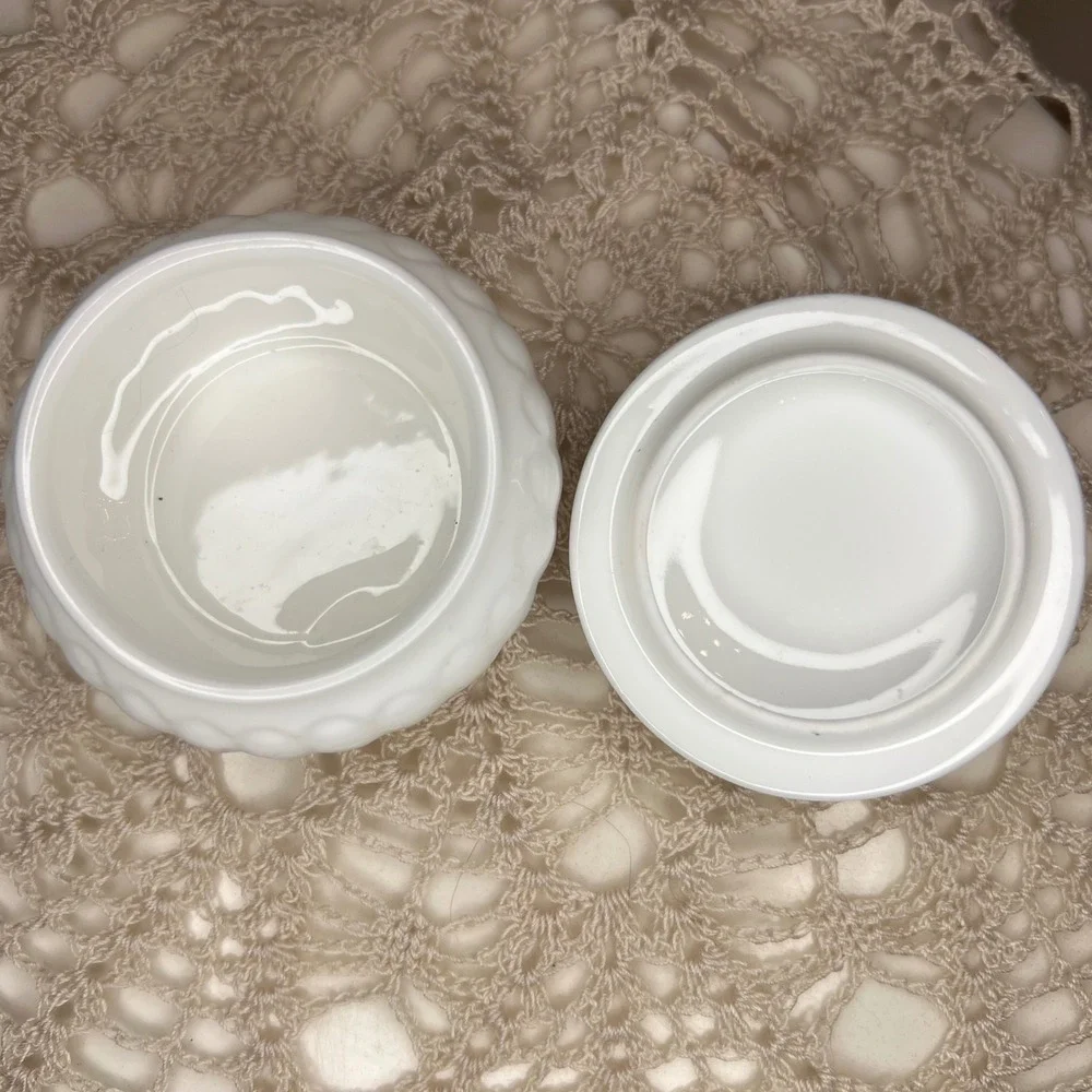 Vintage‎ Napcoware fine China trinket box flower top